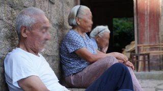 Ältere Christen gezwungen, ihrem Glauben abzuschwören