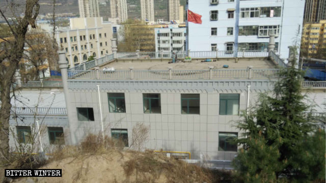 Chinesische Flagge auf Frauenmoschee